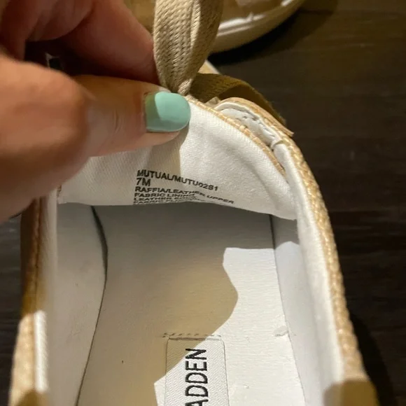 NWOT Steve Madden Linen Sneakers Size 7 - Picture 5 of 6